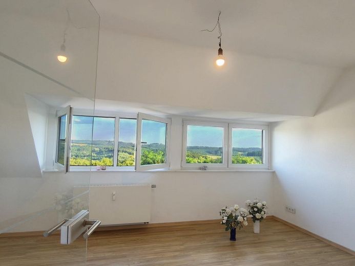 Wohnzimmerfenster mit Ausblick