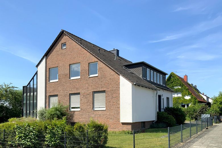Zweifamilienhaus mit Einliegerwohnung und weitläufigem Garten - auch als Einfamilienhaus geeignet – Haus_Garten_Nordost