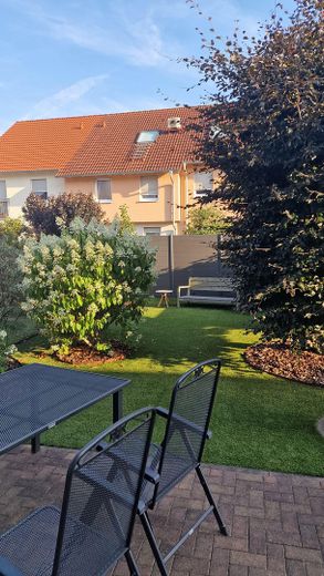 Hochwertige Doppelhaushälfte mit Effizienzklasse A, Glasfaser 300/100, Komfort & perfekter Lage – Garten