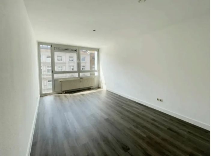 Top Lage in Ehrenfeld - Möblierte, exklusive 1-Zimmer-Wohnung – Wohnzimmer