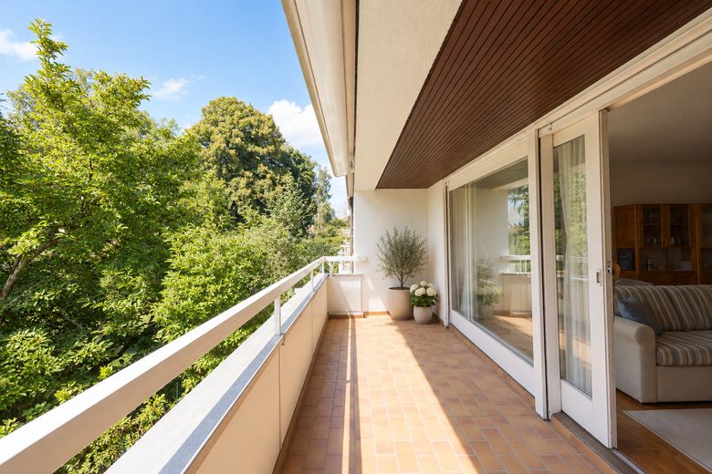 Ruhige 3-Zimmer-Wohnung in Harlaching mit zwei Balkonen und Grünblick – Südbalkon zum Entspannen