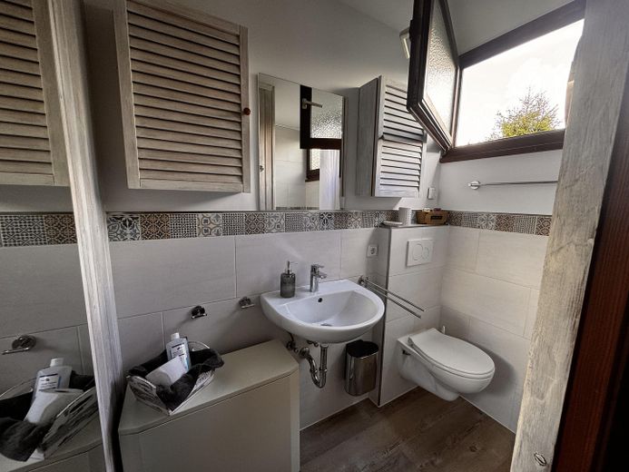 Casa con tetto spiovente sul bellissimo lago Freilinger See nel villaggio turistico – completamente arredata – Foto 20