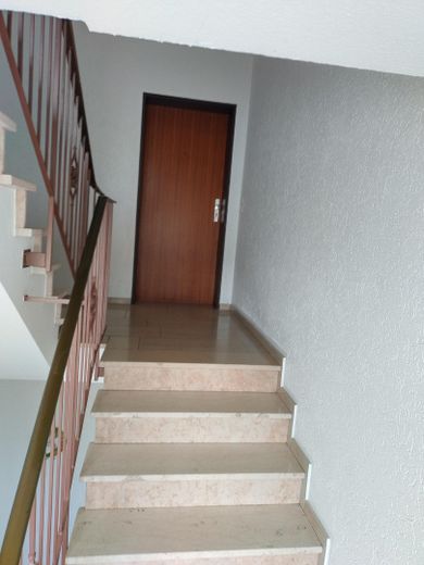 Bad Iburg, helle 3 Zimmerwohnung *PROVISIONSFREI* – Treppenhaus mit Etagentür