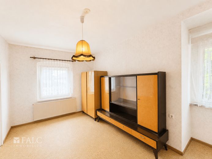 Großzügiges Anwesen mit historischem Wohnhaus und viel Potenzial - FALC Immobilien – Schlafzimmer 1 OG