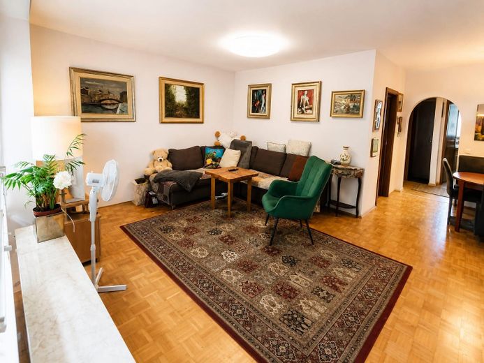 vermietete Erdgeschosswohnung mit Garten und Terrasse – provisionsfrei – Wohn/Essbereich