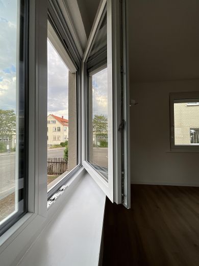 **SPRZEDAŻ PRYWATNA dom bliźniaczy / PIERWSZE ZASIEDLENIE po CAŁKOWITEJ RENOWACJI / nowa KUCHNIA NOBILIA / spokojna DZIELNICA MIESZKALNA** – Fenster / Modell