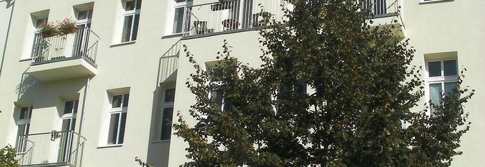 Provisionsfrei: Umfassend saniertes MFH, Energieeff-Kl. A, JNKM 230.844,- Euro (Ist!) – Straßenansicht Vorderhaus
