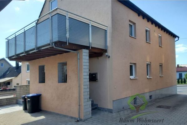Без комісії в Крайльсгаймі: універсальний житловий будинок на 3 сім’ї для власників і інвесторів