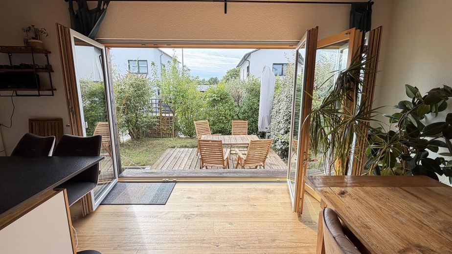 Maison de caractère personnalisée : maison jumelée claire et haut de gamme à Bittenfeld, KfW 55 – Türe Terrasse Süd