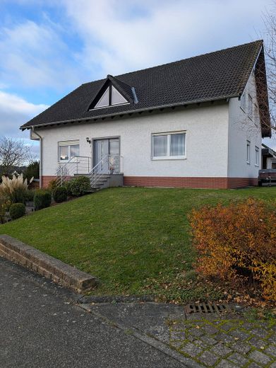 Großzügiges Einfamilienhaus mit Sauna und viel Platz im Hunsrück – Haus Ansicht 