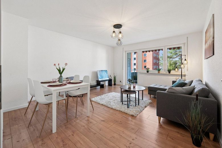 PROVISIONSFREI: Bezugsfertige Wohnung in begehrtester Lage Schweinfurts – Wohnzimmer