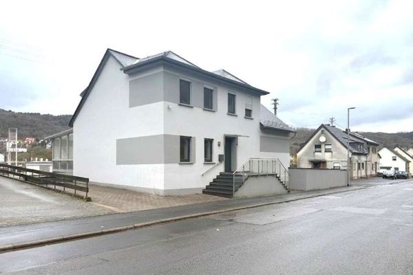 Casa unifamiliare attraente e modernizzata con appartamento indipendente