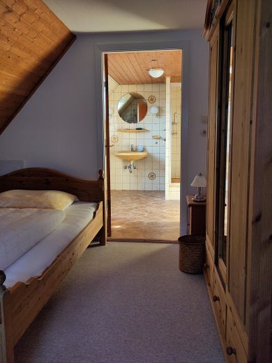 Haushälfte mit Charakter – Zimmer oben rechts