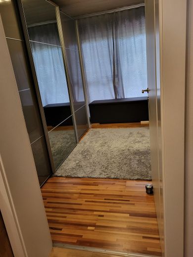 Ankleidezimmer Schrank links