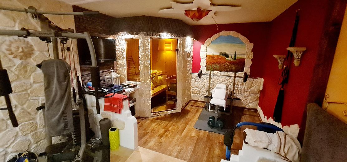 Modernes Einfamilienhaus – Sauna und Fitness  UG