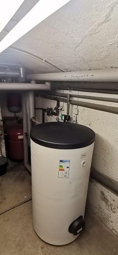 MFH Chemnitz-Kaßberg ca. 7%Rendite VOLLvermiet. WEG-aufget. Fernwärme lfd. instand geh. + Ausbaures. – Warmwasser-Bereitung 2025