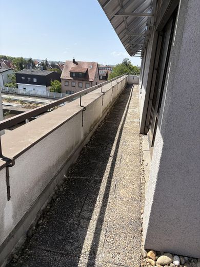 Hermoso ático de 2 habitaciones (tras la reforma) en Neckarsulm-Neuberg – Dachterrasse - Bild 2
