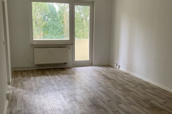 Renovierte 3- Zimmer Wohnung mit Blick ins Grüne!