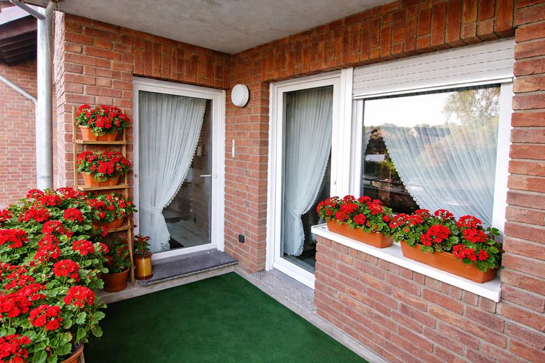 Loggia an Schlafzimmer/Küche