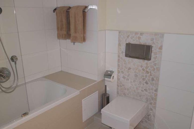 Jüchen-Hochneukirch’te kiralık lüks daire – Bad