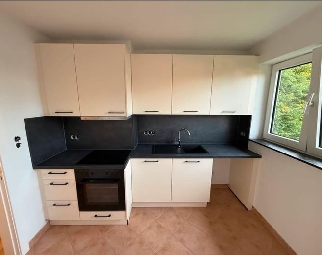 Helle 2-Zimmer-Wohnung mit moderner Küche & Balkon – Foto 1