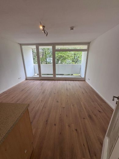 Charmant appartement meublé d’une pièce avec balcon – Bilder mit Möbel folgen