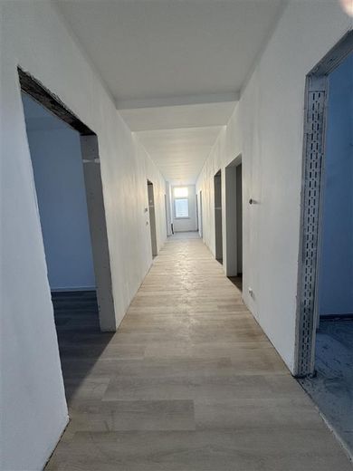 Stilvolle Altbauwohnung - kernsaniert mit modernem Wohnkomfort – Flur