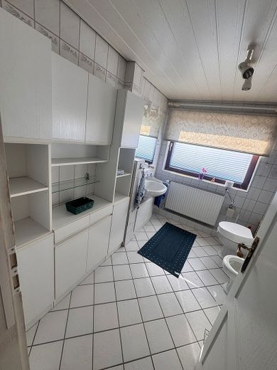 Charmante maison individuelle à Reinfeld – grand terrain, très bien isolée et immédiatement habitable ! – Foto 11