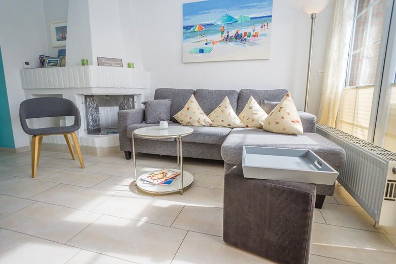 List/Sylt: charmante Eigentumswohnung Obergeschoss (1.Stock) + DG – Wohnzimmer