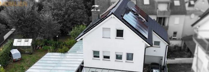 Casa unifamiliare adatta alle famiglie con impianto fotovoltaico e appartamento indipendente a Rödermark Ober-Roden