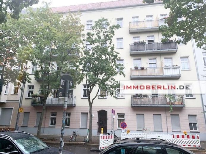 IMMOBERLIN.DE - Piękne mieszkanie w starej kamienicy ze sztukaterią i balkonem od południa w spokojnej, lokalnej okolicy – Zdjęcie 1