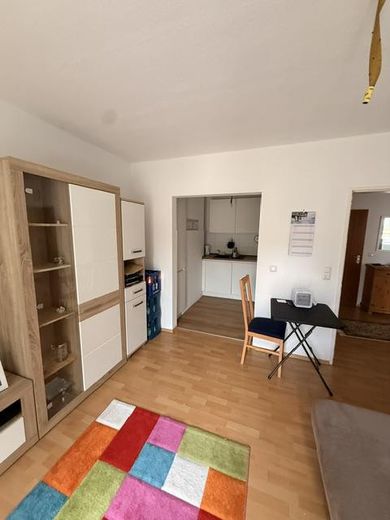 Красивая 2-комнатная квартира площадью 55 кв. м с балконом – Wohnzimmer