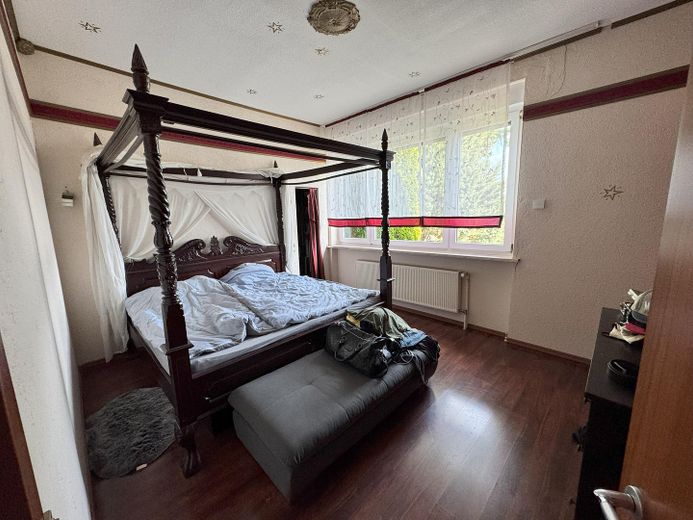 Schlafzimmer 1