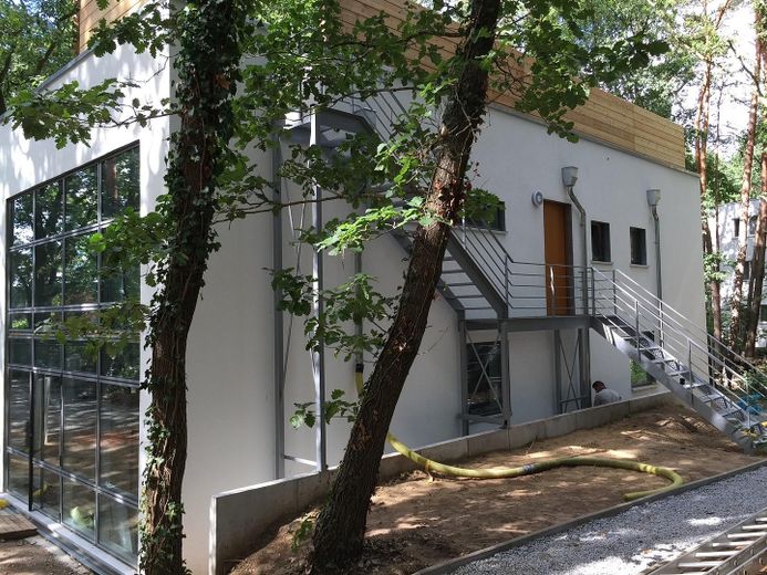 Berlin-Heiligensee Efh im klaren Stil mit Baugenehmigung für 120 qm Anbau – Ansicht Haus