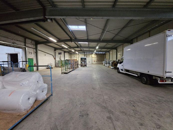 Halle 2 Tor bodentief