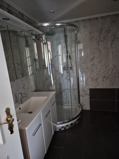 Bad 2 mit Möbel, Dusche, WC