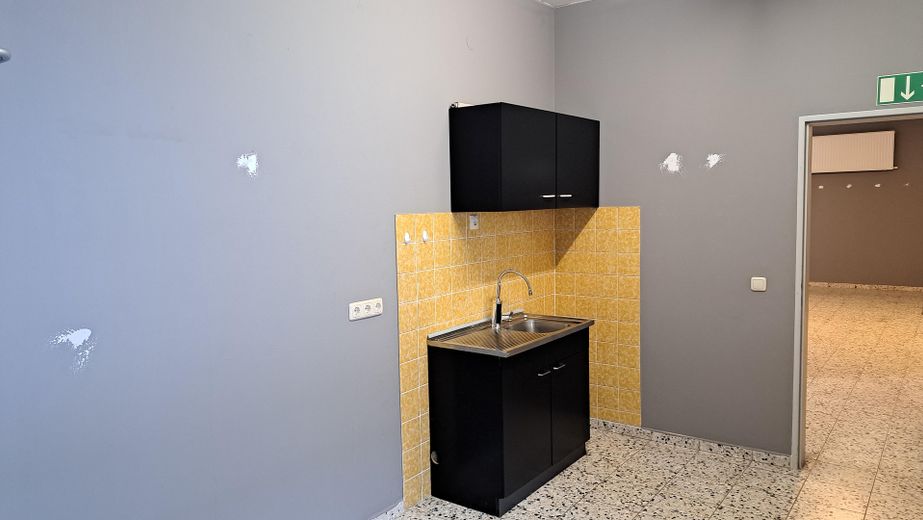 420 m² Gewerbefläche zentral in Plattling – ideal für Onlinehandel, Technik, Showroom oder Service – Küche