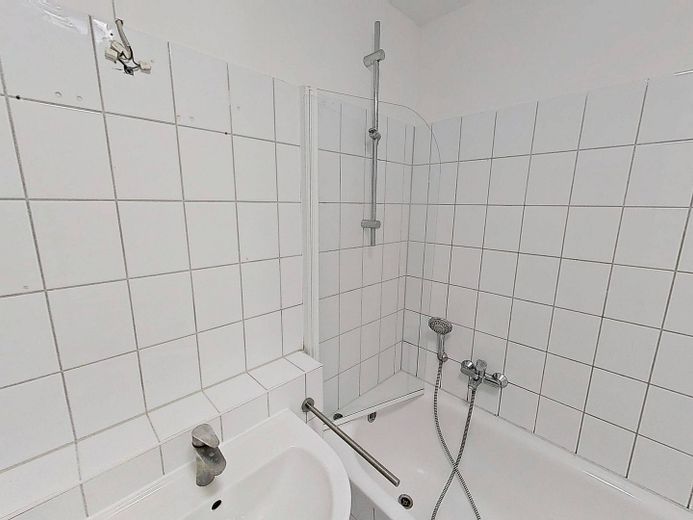 Moderne 3-Zimmer-Wohnung im Wohnpark Biestow – Badezimmer