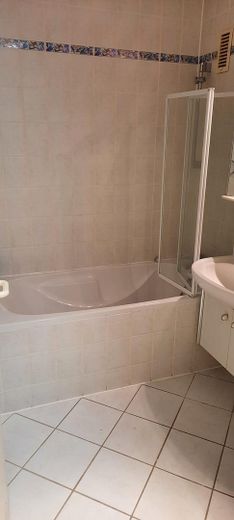 Mieszkanie własnościowe w popularnej lokalizacji w Erlangen – Bad mit Wanne und Duschwand
