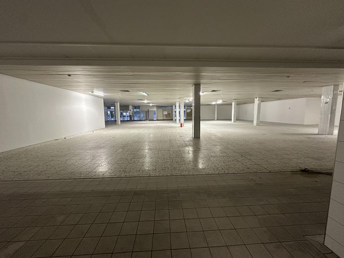 Ladenlokal Einzelhandel Halle Lager Praxis Gewerbe Gastro Sporthalle Freizeit zu vermieten – Foto 8