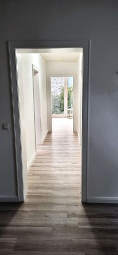 Große sonnige Dachgeschosswohnung -  Ruhige Villenlage - Südloggia - ca. 20 Min. zum Hauptbahnhof – Flurblick