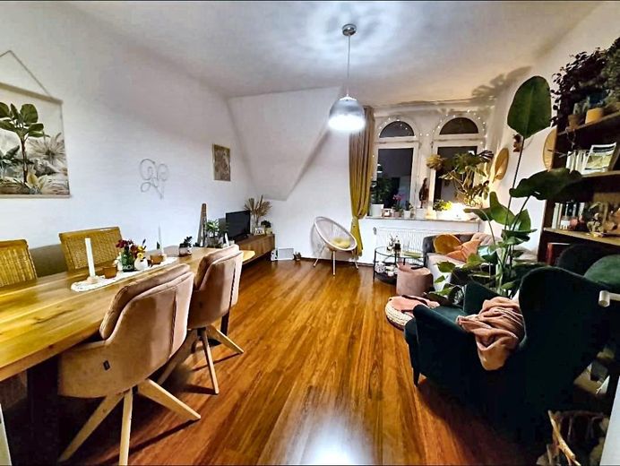 Gemütliche 2-Zimmer-DG_Wohnung inkl. EBK – zentral im beliebten Paulusviertel – Wohnzimmer3