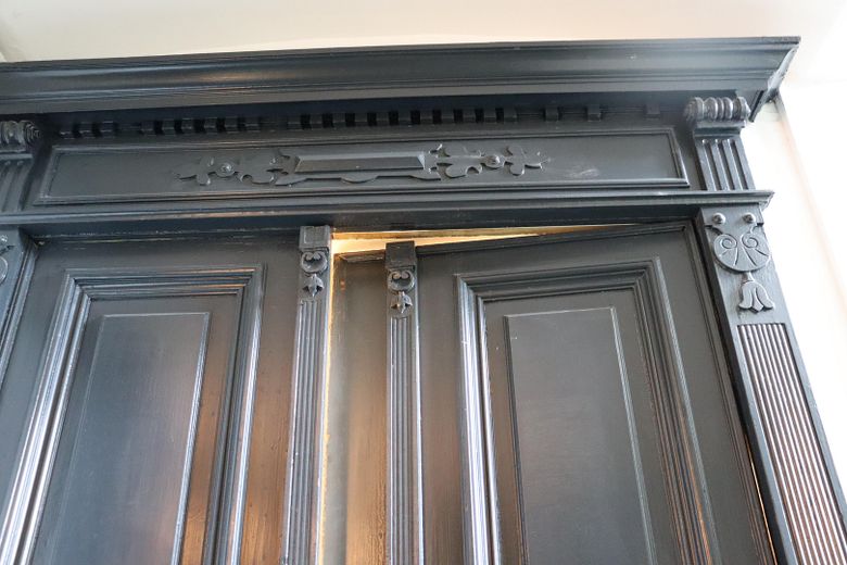 Appartamento singolo in edificio d’epoca con balcone, pronto per essere abitato – Wohnungseingangstür