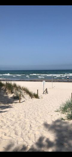 Modernisierte Ferienwohnung in Prora, 100 m zur Ostsee, zwei Terrassen -provisionsfrei- – Zugang zum Strand