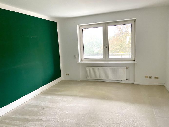 إطلالة على المساحات الخضراء عند غابة المدينة – Schlafzimmer zum Balkon 17,5qm