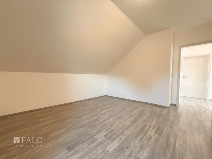 Hell. Offen. Energieeffizient. KfW-40-Wohnung mit sonniger Terrasse und Garage – Schlafzimmer 1 - Bild 2