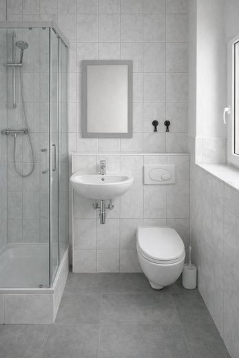 Badezimmer mit Dusche und WC