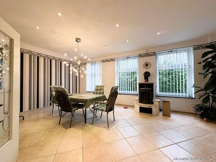 REDUZIERT!! Wohnhaus mit Geschichte: Großzügige Räume, Terrasse und Schwedenofen in Marktschorgast – VUB0002374-5