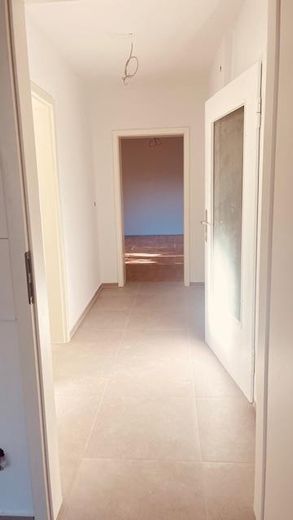 Nähe Wasserturm - sanierte Einzimmerwohnung mit großem Balkon – Flur