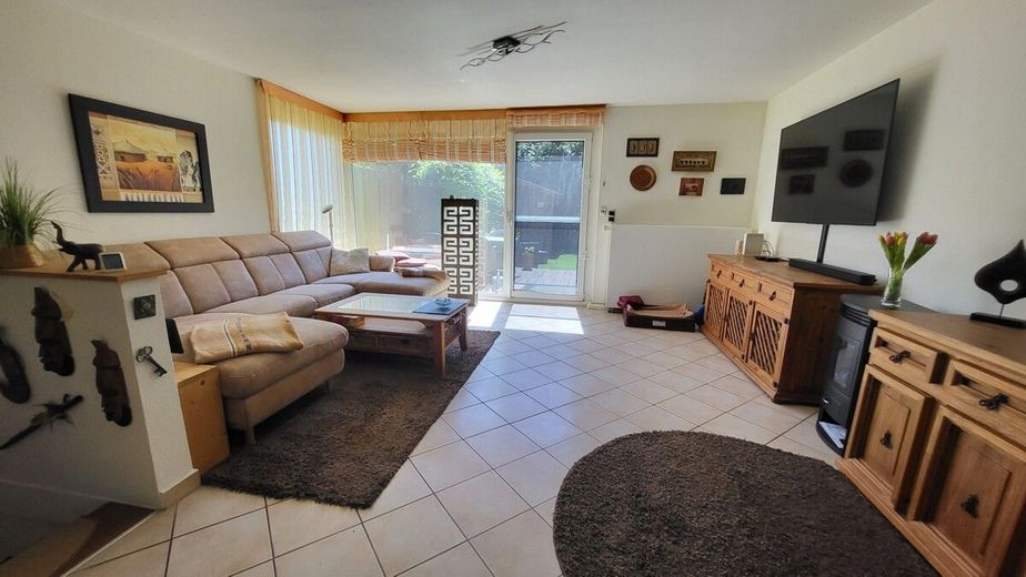 Eck-Haus im Haus mit Garten in toller Lage von Hanau – Wohnzimmer